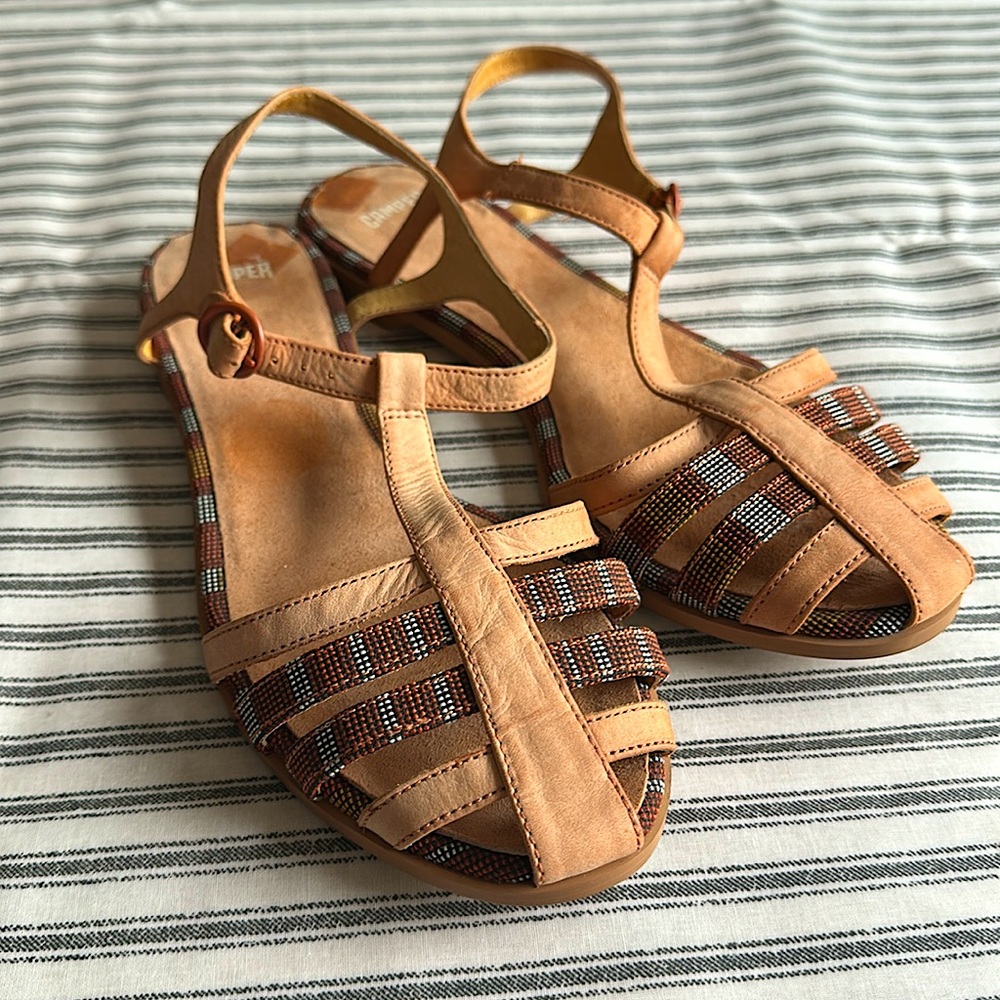 Camper vintage style flat woven style sandal size 8